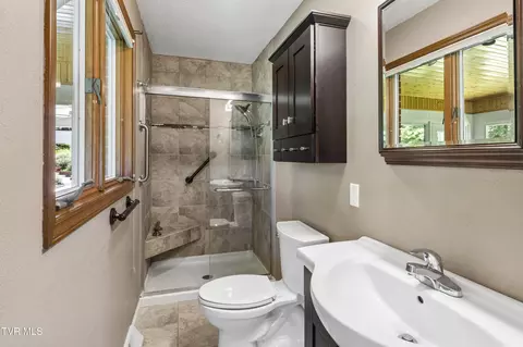Bath - 113 Oakwood Lane Erwin Tn 37650, Erwin, TN 37650 photo 5 of 9