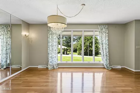 Living - 113 Oakwood Lane Erwin Tn 37650, Erwin, TN 37650 photo 1 of 3