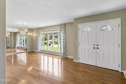 Entry Way - 113 Oakwood Lane Erwin Tn 37650, Erwin, TN 37650 photo 2 of 4