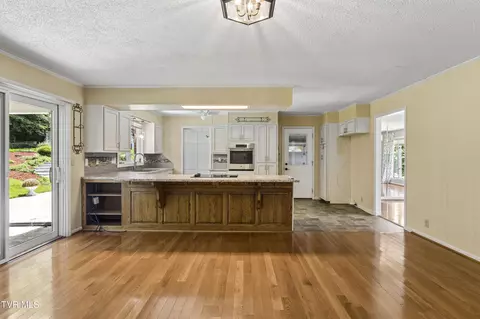 Kitchen - 113 Oakwood Lane Erwin Tn 37650, Erwin, TN 37650 photo 1 of 8