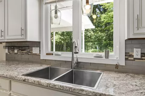 Kitchen - 113 Oakwood Lane Erwin Tn 37650, Erwin, TN 37650 photo 7 of 8