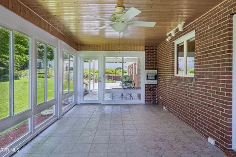 Exterior - 113 Oakwood Lane Erwin Tn 37650, Erwin, TN 37650 photo 4 of 19