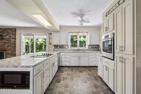 Kitchen - 113 Oakwood Lane Erwin Tn 37650, Erwin, TN 37650 photo 3 of 8