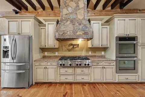Kitchen - 3101 Whitehouse Road Greeneville Tn 37745, Greeneville, TN 37745 photo 3 of 4