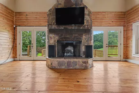 Living - 3101 Whitehouse Road Greeneville Tn 37745, Greeneville, TN 37745 photo 3 of 4