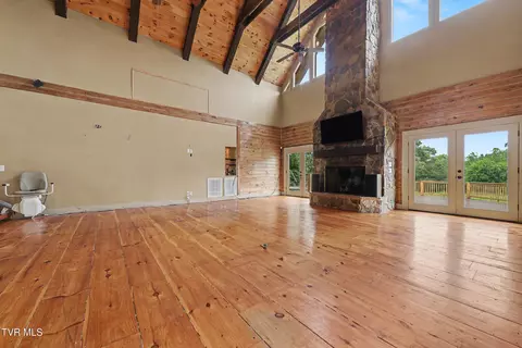 Living - 3101 Whitehouse Road Greeneville Tn 37745, Greeneville, TN 37745 photo 4 of 4