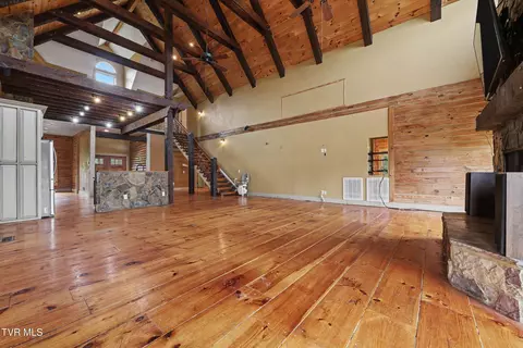 Living - 3101 Whitehouse Road Greeneville Tn 37745, Greeneville, TN 37745 photo 2 of 4