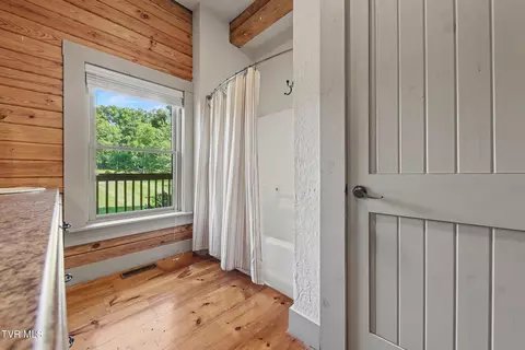 Bath - 3101 Whitehouse Road Greeneville Tn 37745, Greeneville, TN 37745 photo 3 of 10