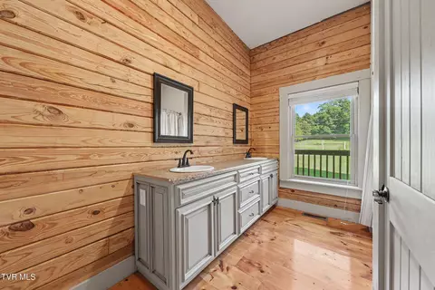 Bath - 3101 Whitehouse Road Greeneville Tn 37745, Greeneville, TN 37745 photo 1 of 10