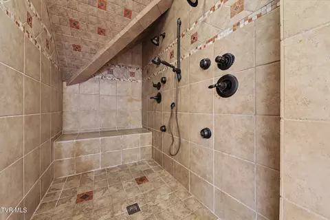 Bath - 3101 Whitehouse Road Greeneville Tn 37745, Greeneville, TN 37745 photo 8 of 10