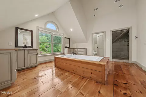 Bath - 3101 Whitehouse Road Greeneville Tn 37745, Greeneville, TN 37745 photo 10 of 10
