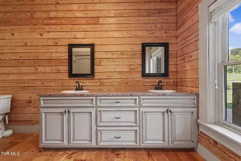 Bath - 3101 Whitehouse Road Greeneville Tn 37745, Greeneville, TN 37745 photo 2 of 10