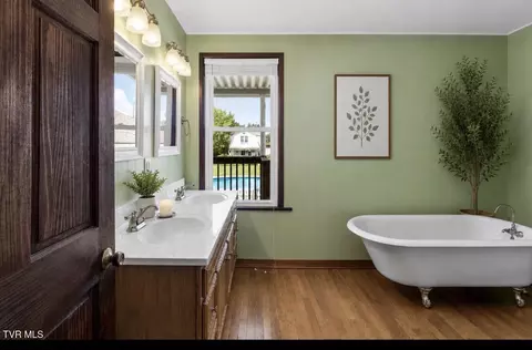 Bath - 238 4th Street Erwin Tn 37650, Erwin, TN 37650 photo 2 of 7