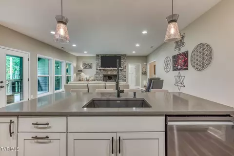 Kitchen - 167 Brian Lane Erwin Tn 37650, Erwin, TN 37650 photo 4 of 7