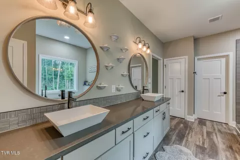 Bath - 167 Brian Lane Erwin Tn 37650, Erwin, TN 37650 photo 5 of 6