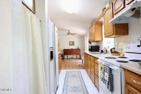 Kitchen - 22156 Webb Drive Abingdon Va 24211, Abingdon, VA 24211 photo 2 of 3