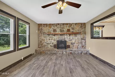 Living - 13422 Countiss Road Abingdon Va 24210, Abingdon, VA 24210 photo 2 of 7