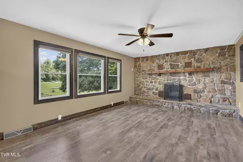 Living - 13422 Countiss Road Abingdon Va 24210, Abingdon, VA 24210 photo 1 of 7