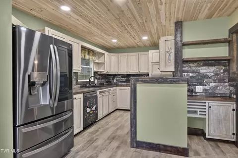 Kitchen - 13422 Countiss Road Abingdon Va 24210, Abingdon, VA 24210 photo 1 of 3