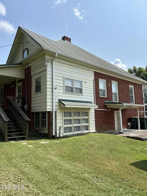Exterior - 221 N Irish Street Greeneville Tn 37745, Greeneville, TN 37745 photo 2 of 6