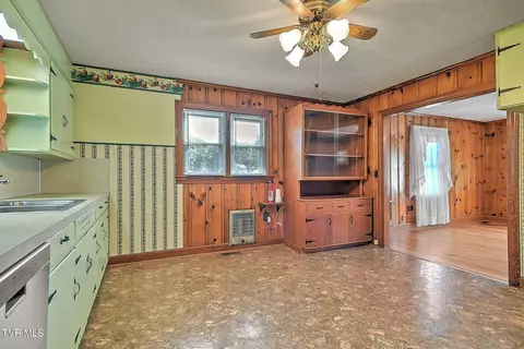 Kitchen - 226 Bank Drive Fall Branch Tn 37656, Fall Branch, TN 37656 photo 5 of 5