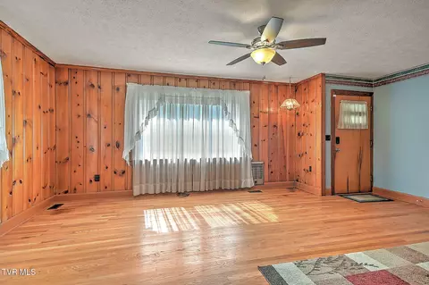 Living - 226 Bank Drive Fall Branch Tn 37656, Fall Branch, TN 37656 photo 6 of 6