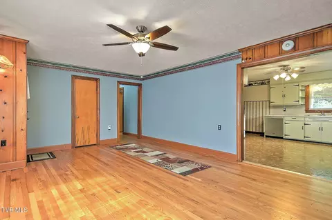 Living - 226 Bank Drive Fall Branch Tn 37656, Fall Branch, TN 37656 photo 4 of 6