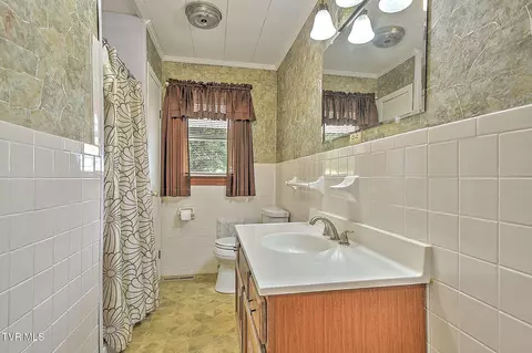 Bath - 226 Bank Drive Fall Branch Tn 37656, Fall Branch, TN 37656 photo 1 of 1