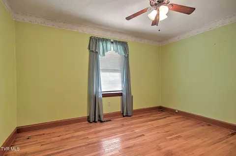 Bedroom - 226 Bank Drive Fall Branch Tn 37656, Fall Branch, TN 37656 photo 4 of 9