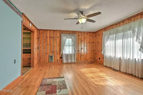 Living - 226 Bank Drive Fall Branch Tn 37656, Fall Branch, TN 37656 photo 3 of 6