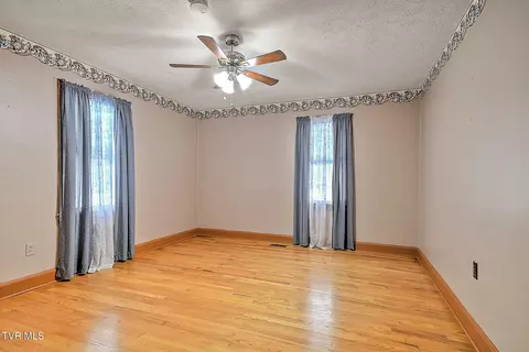 Bedroom - 226 Bank Drive Fall Branch Tn 37656, Fall Branch, TN 37656 photo 7 of 9