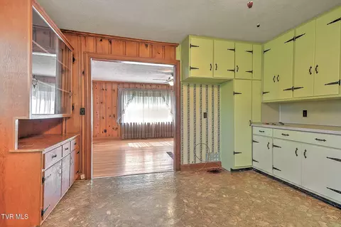Kitchen - 226 Bank Drive Fall Branch Tn 37656, Fall Branch, TN 37656 photo 4 of 5