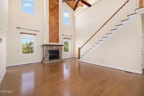 Living - 101 Kitty Hawk Drive Chuckey Tn 37641, Chuckey, TN 37641 photo 4 of 5