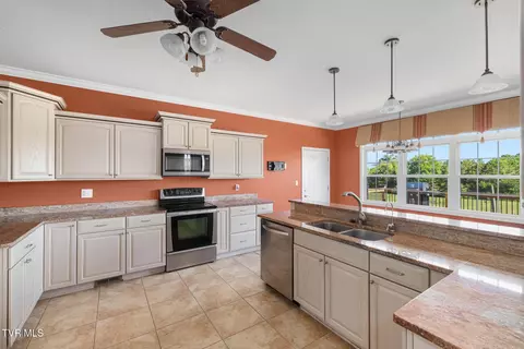 Kitchen - 101 Kitty Hawk Drive Chuckey Tn 37641, Chuckey, TN 37641 photo 3 of 3