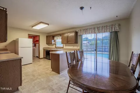 Dining - 706 9th Street Erwin Tn 37650, Erwin, TN 37650 photo 1 of 1