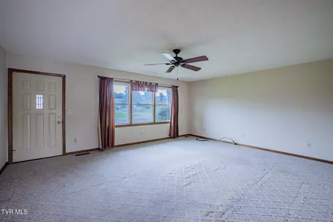 Living - 706 9th Street Erwin Tn 37650, Erwin, TN 37650 photo 2 of 4
