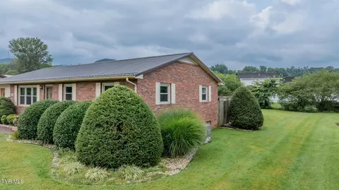 Exterior - 706 9th Street Erwin Tn 37650, Erwin, TN 37650 photo 4 of 8