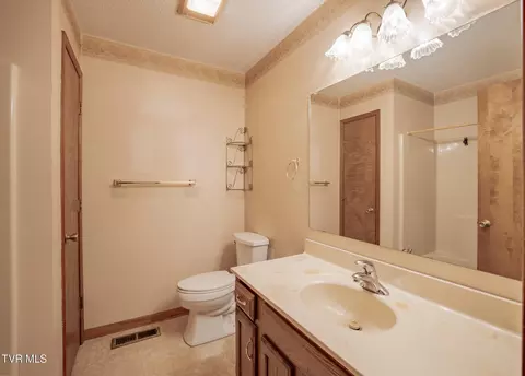 Bath - 706 9th Street Erwin Tn 37650, Erwin, TN 37650 photo 1 of 3