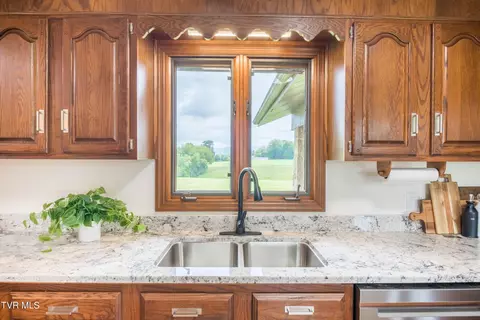 Kitchen - 100 Honeysuckle Lane Chuckey Tn 37641, Chuckey, TN 37641 photo 3 of 4