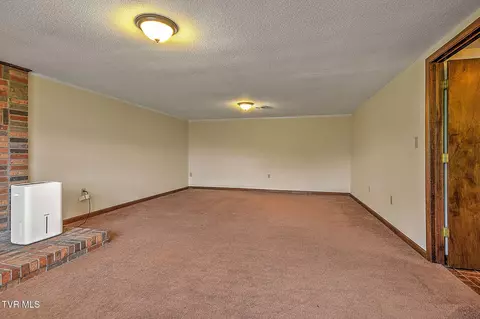 Living - 24260 Junction Drive Bristol Va 24202, Bristol, VA 24202 photo 6 of 8