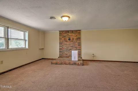 Living - 24260 Junction Drive Bristol Va 24202, Bristol, VA 24202 photo 5 of 8