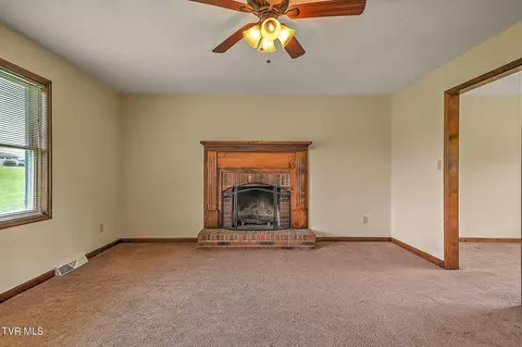 Living - 24260 Junction Drive Bristol Va 24202, Bristol, VA 24202 photo 2 of 8
