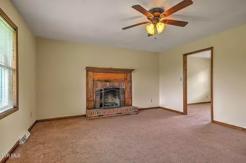 Living - 24260 Junction Drive Bristol Va 24202, Bristol, VA 24202 photo 3 of 8