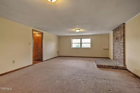 Living - 24260 Junction Drive Bristol Va 24202, Bristol, VA 24202 photo 8 of 8