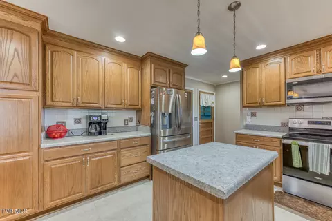 Kitchen - 2917 Highway 81 Fall Branch Tn 37656, Fall Branch, TN 37656 photo 2 of 6