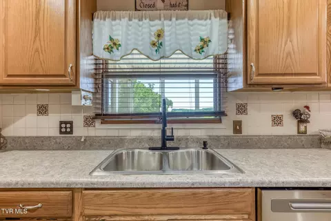Kitchen - 2917 Highway 81 Fall Branch Tn 37656, Fall Branch, TN 37656 photo 5 of 6