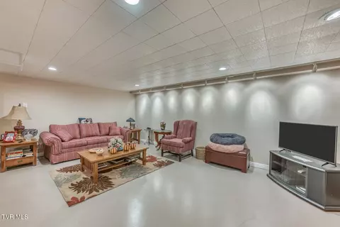 Living - 2917 Highway 81 Fall Branch Tn 37656, Fall Branch, TN 37656 photo 4 of 5