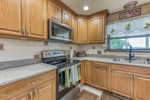 Kitchen - 2917 Highway 81 Fall Branch Tn 37656, Fall Branch, TN 37656 photo 4 of 6