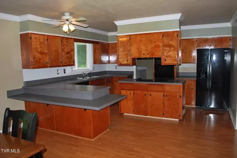 Kitchen - 123 Rolling Hills Road Erwin Tn 37650, Erwin, TN 37650 photo 2 of 3