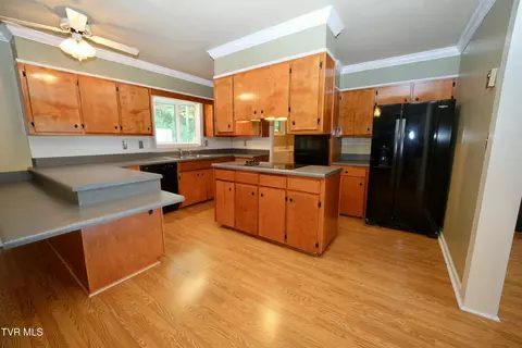 Kitchen - 123 Rolling Hills Road Erwin Tn 37650, Erwin, TN 37650 photo 1 of 2
